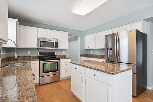 7730 Burr Ridge Drive NE, Cedar Rapids, IA 52402