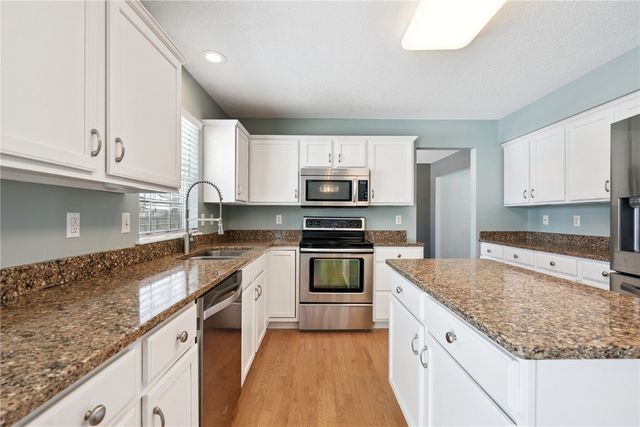 7730 Burr Ridge Drive NE, Cedar Rapids, IA 52402