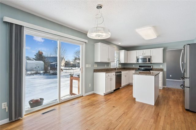 7730 Burr Ridge Drive NE, Cedar Rapids, IA 52402