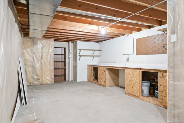 7730 Burr Ridge Drive NE, Cedar Rapids, IA 52402