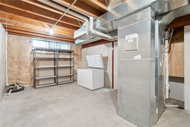 7730 Burr Ridge Drive NE, Cedar Rapids, IA 52402