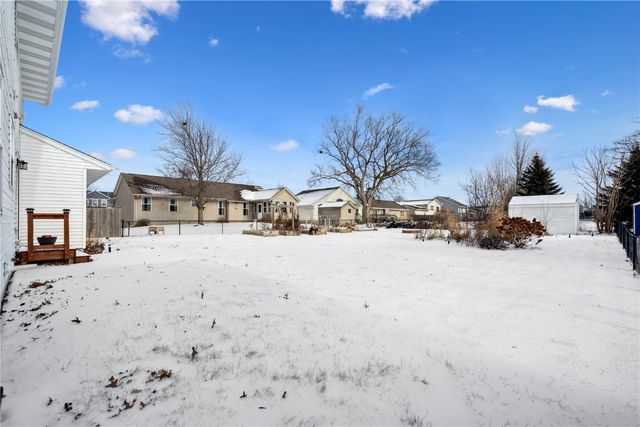 7730 Burr Ridge Drive NE, Cedar Rapids, IA 52402