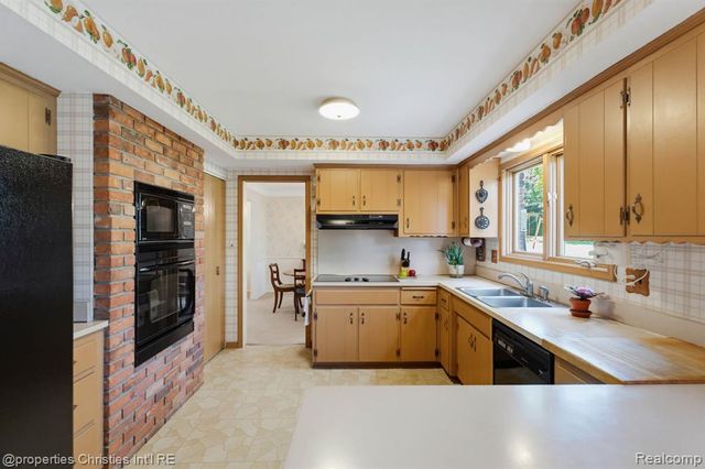 5600 Woodwind Drive, Bloomfield Hills, MI 48301