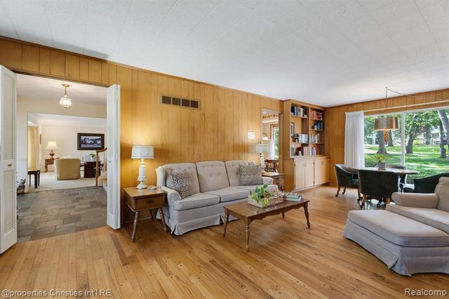 5600 Woodwind Drive, Bloomfield Hills, MI 48301