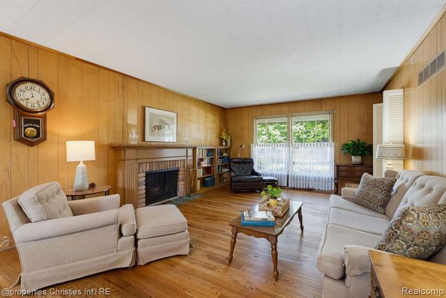 5600 Woodwind Drive, Bloomfield Hills, MI 48301