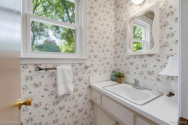 5600 Woodwind Drive, Bloomfield Hills, MI 48301