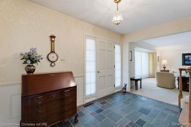 5600 Woodwind Drive, Bloomfield Hills, MI 48301