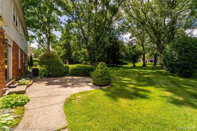 5600 Woodwind Drive, Bloomfield Hills, MI 48301