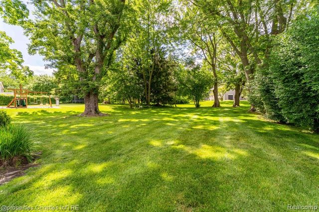 5600 Woodwind Drive, Bloomfield Hills, MI 48301