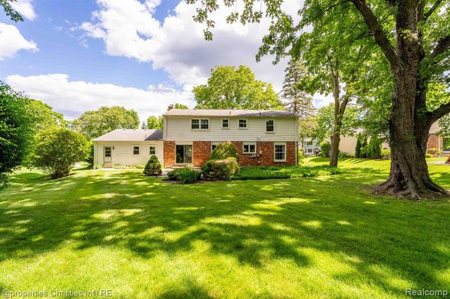5600 Woodwind Drive, Bloomfield Hills, MI 48301