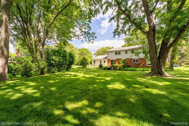 5600 Woodwind Drive, Bloomfield Hills, MI 48301