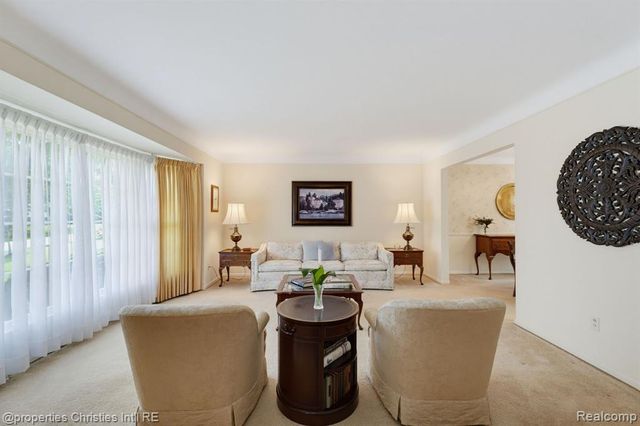 5600 Woodwind Drive, Bloomfield Hills, MI 48301