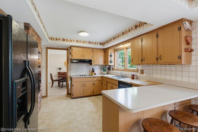 5600 Woodwind Drive, Bloomfield Hills, MI 48301
