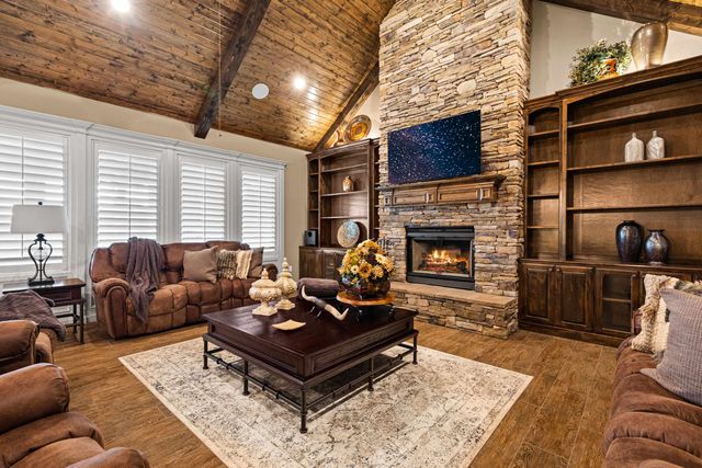 102 NATHAN, Chandler, TX 75758