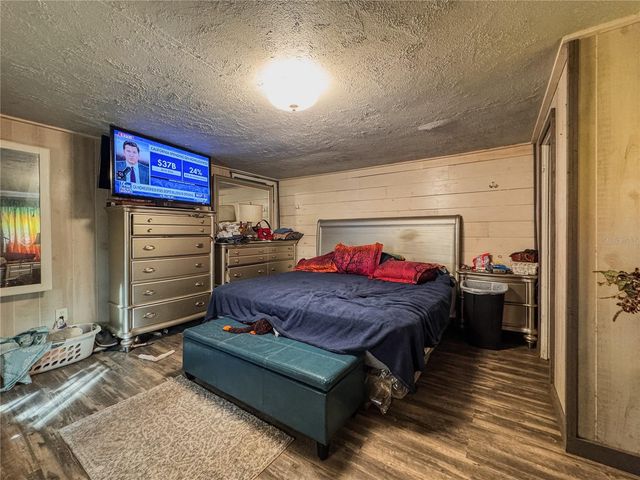 290 N TROWELL AVENUE, Umatilla, FL 32784