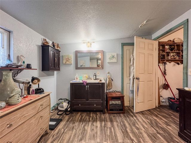 290 N TROWELL AVENUE, Umatilla, FL 32784