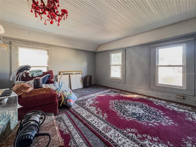 290 N TROWELL AVENUE, Umatilla, FL 32784