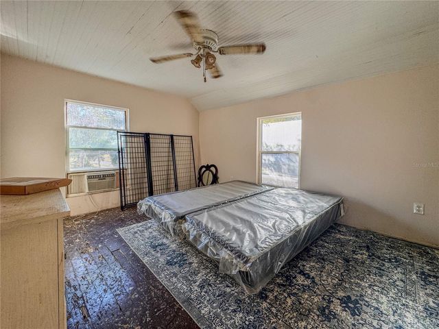 290 N TROWELL AVENUE, Umatilla, FL 32784