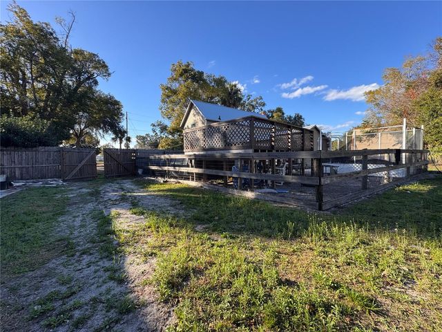 290 N TROWELL AVENUE, Umatilla, FL 32784