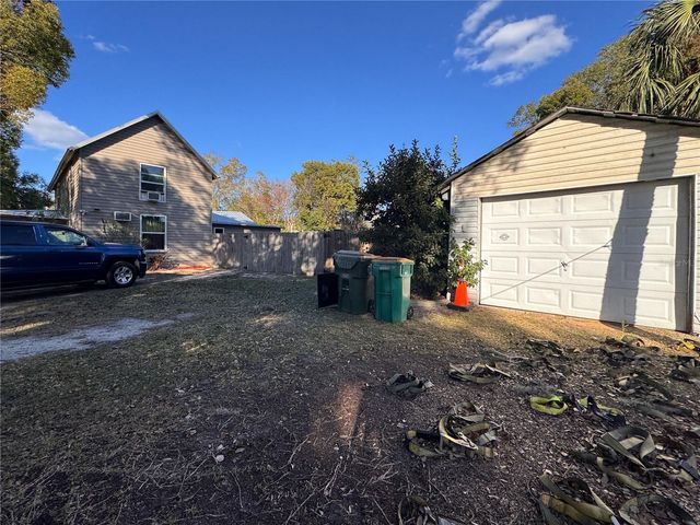 290 N TROWELL AVENUE, Umatilla, FL 32784