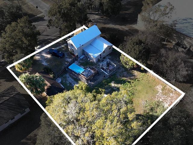 290 N TROWELL AVENUE, Umatilla, FL 32784