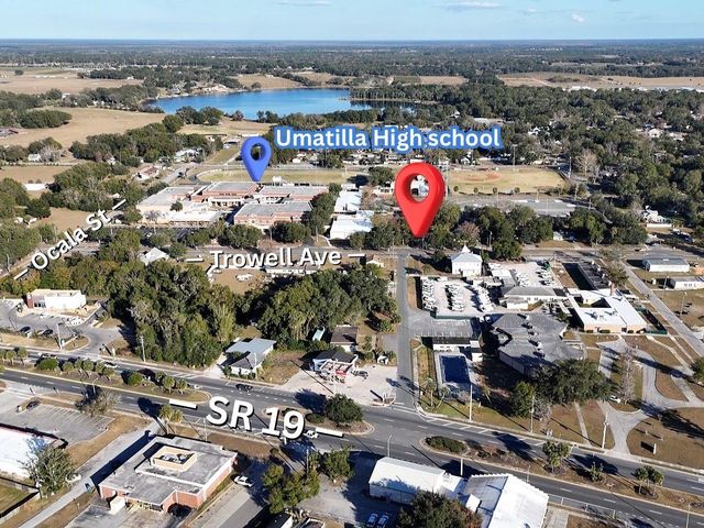 290 N TROWELL AVENUE, Umatilla, FL 32784