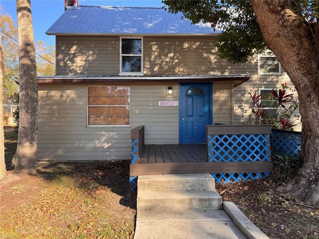 290 N TROWELL AVENUE, Umatilla, FL 32784