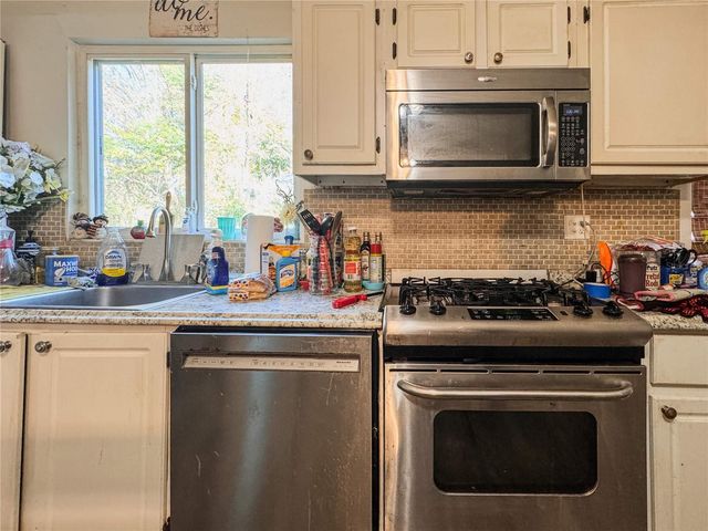 290 N TROWELL AVENUE, Umatilla, FL 32784