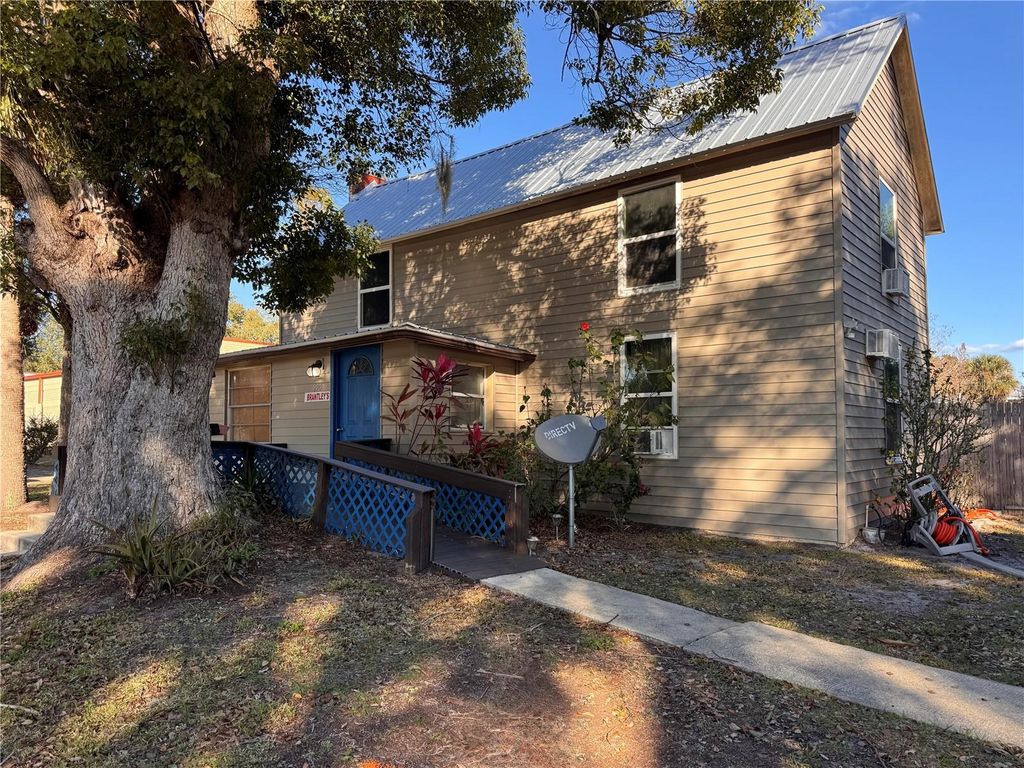 290 N TROWELL AVENUE, Umatilla, FL 32784