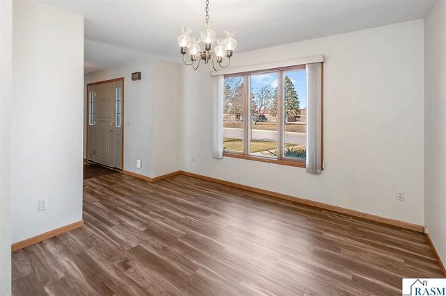 1805 Marie Lane, North Mankato, MN 56003