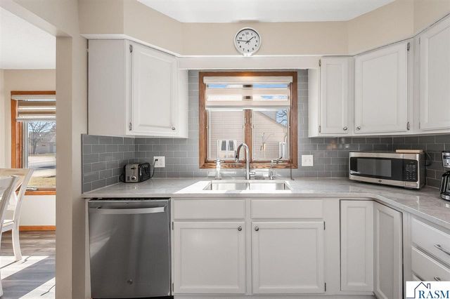 1805 Marie Lane, North Mankato, MN 56003