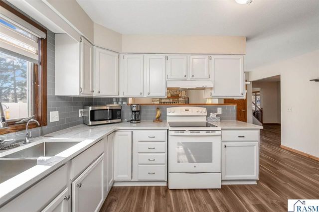 1805 Marie Lane, North Mankato, MN 56003