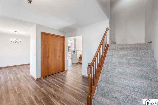 1805 Marie Lane, North Mankato, MN 56003