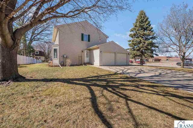 1805 Marie Lane, North Mankato, MN 56003