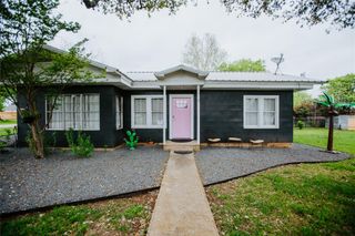 604 W Pecan ST, Johnson City, TX 78636