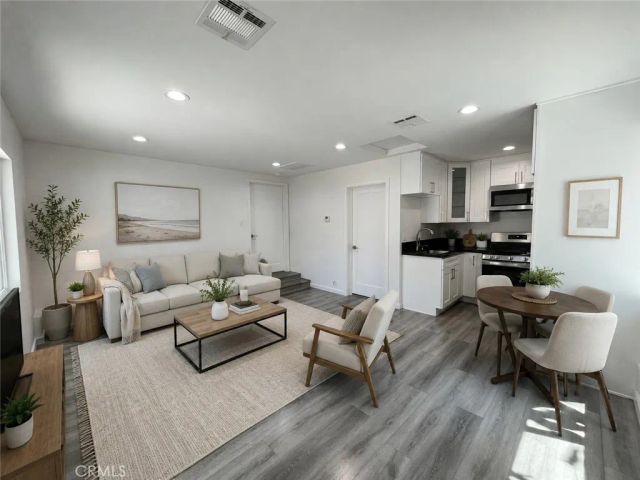 6201 Goodland Avenue, North Hollywood, CA 91606