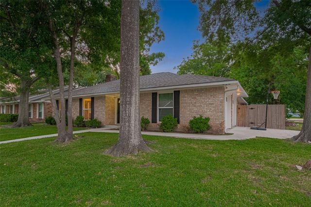 12602 Westleigh Drive, Houston, TX 77077