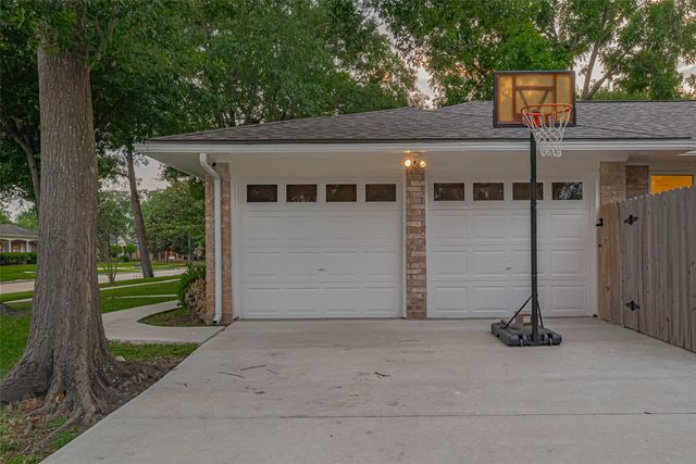 12602 Westleigh Drive, Houston, TX 77077