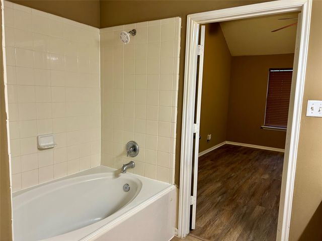10806 Tobar Falls Circle, Houston, TX 77064