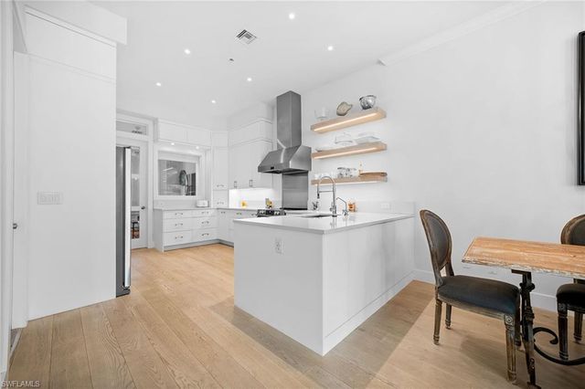 443 8th AVE S 104, Naples, FL 34102