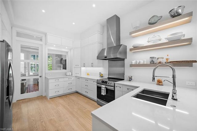 443 8th AVE S 104, Naples, FL 34102