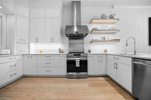 443 8th AVE S 104, Naples, FL 34102