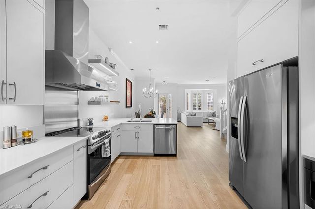 443 8th AVE S 104, Naples, FL 34102