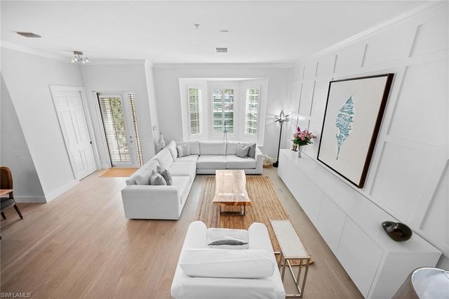 443 8th AVE S 104, Naples, FL 34102