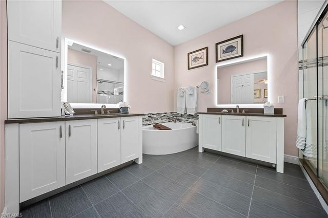 443 8th AVE S 104, Naples, FL 34102