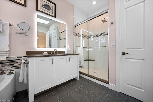 443 8th AVE S 104, Naples, FL 34102