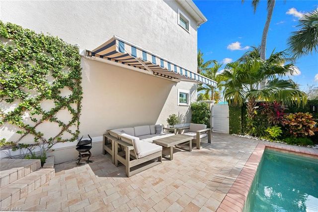 443 8th AVE S 104, Naples, FL 34102