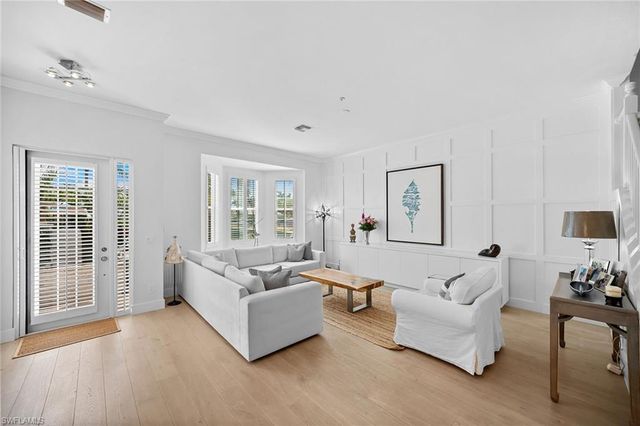 443 8th AVE S 104, Naples, FL 34102