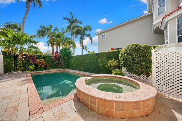 443 8th AVE S 104, Naples, FL 34102
