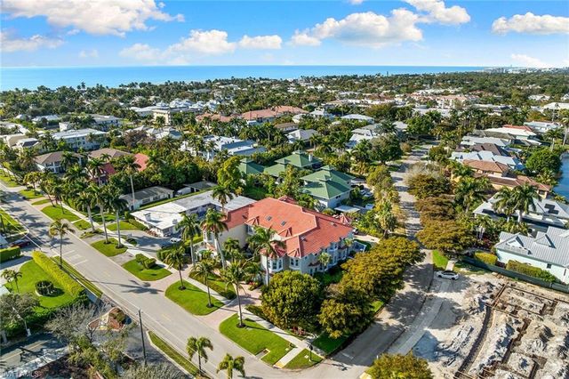 443 8th AVE S 104, Naples, FL 34102